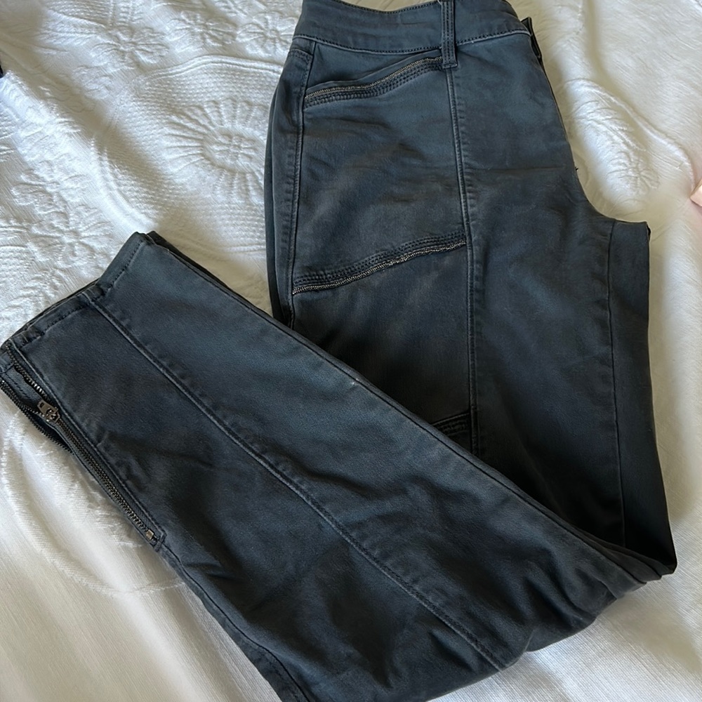 Mid rise ankle zipper pants